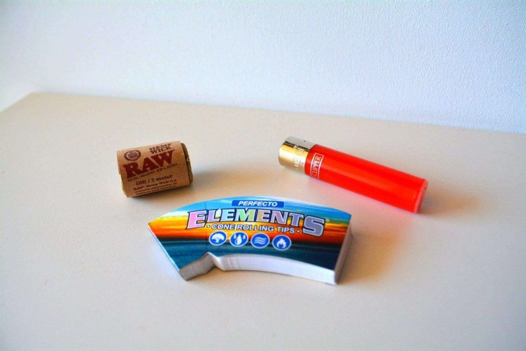Mini Clipper, RAW Hemp Wick & Elements Cone Rolling Tips – Cannabox Accessories (pictured)
