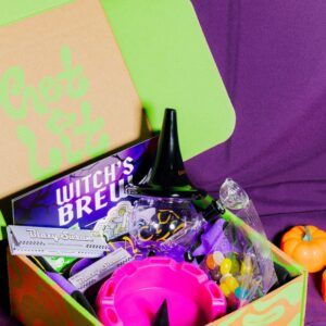 UNBOXING: Cannabox October 2024 Witch's Brew Halloween Bong