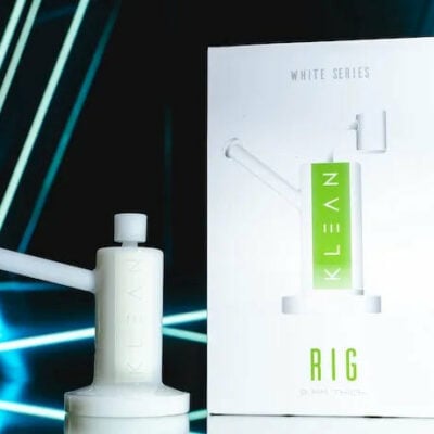 KLEAN White Series Rig featuring heavy-duty 7mm thick borosilicate glass, a glow-in-the-dark stripe, and a complete accessory set for an elevated smoking experience. - Default Title
