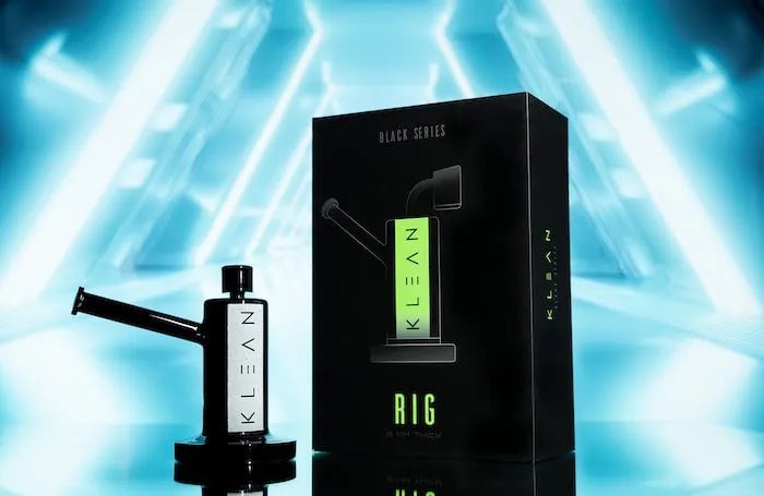 KLEAN Black Series Rig featuring 7mm thick borosilicate glass, a glow in the dark stripe, and a complete set of accessories for dabbing. - Default Title