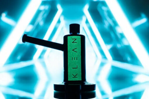 KLEAN Black Series Rig featuring 7mm thick borosilicate glass, a glow in the dark stripe, and a complete set of accessories for dabbing.