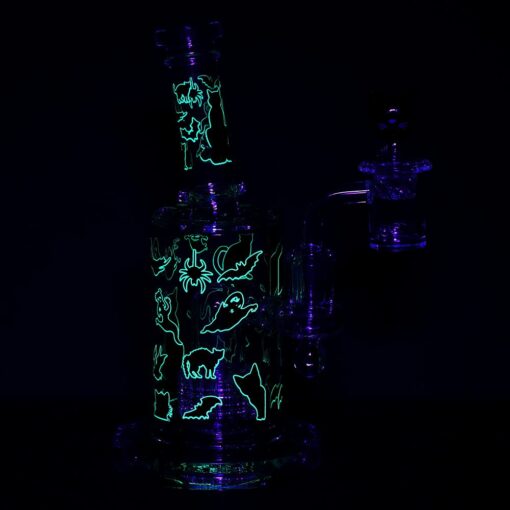 Pulsar Superstitious Kitty Glass Dab Rig Set featuring an 8-inch dab rig with a matrix percolator, glow-in-the-dark accents, and matching accessories.